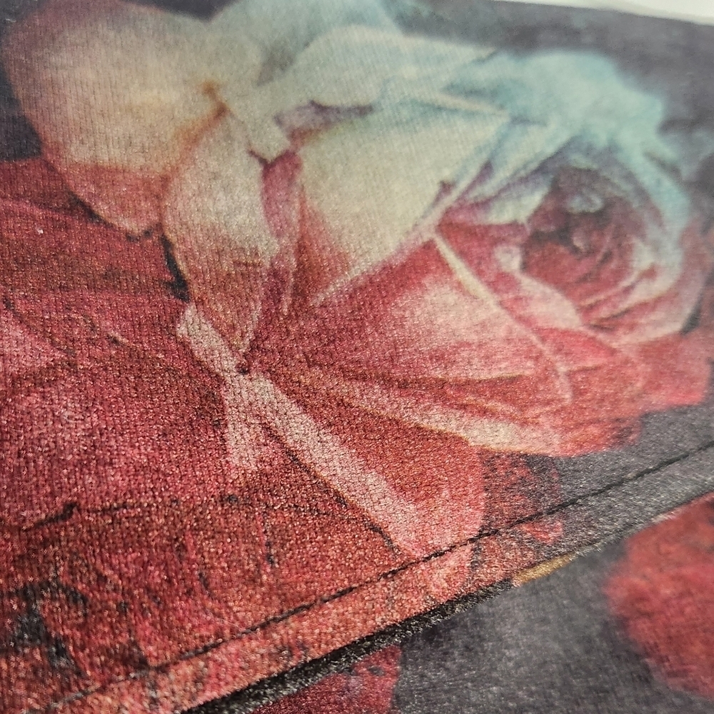 Velvet black w red rose pattern‎ flap closure clutch w hidden strap hooks - Picture 6 of 7
